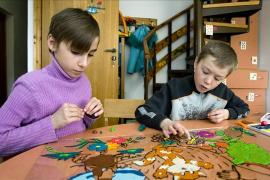 Creating a piece of art, SOS Children's Village Borovljany - photo: Benno Neeleman