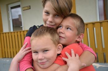 Children grow up with their brothers and sisters (photo: M. MÃ¤gi)