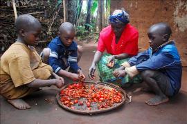  A family participating in the Family Strengthening Programme Rutana - photo: M. Peru