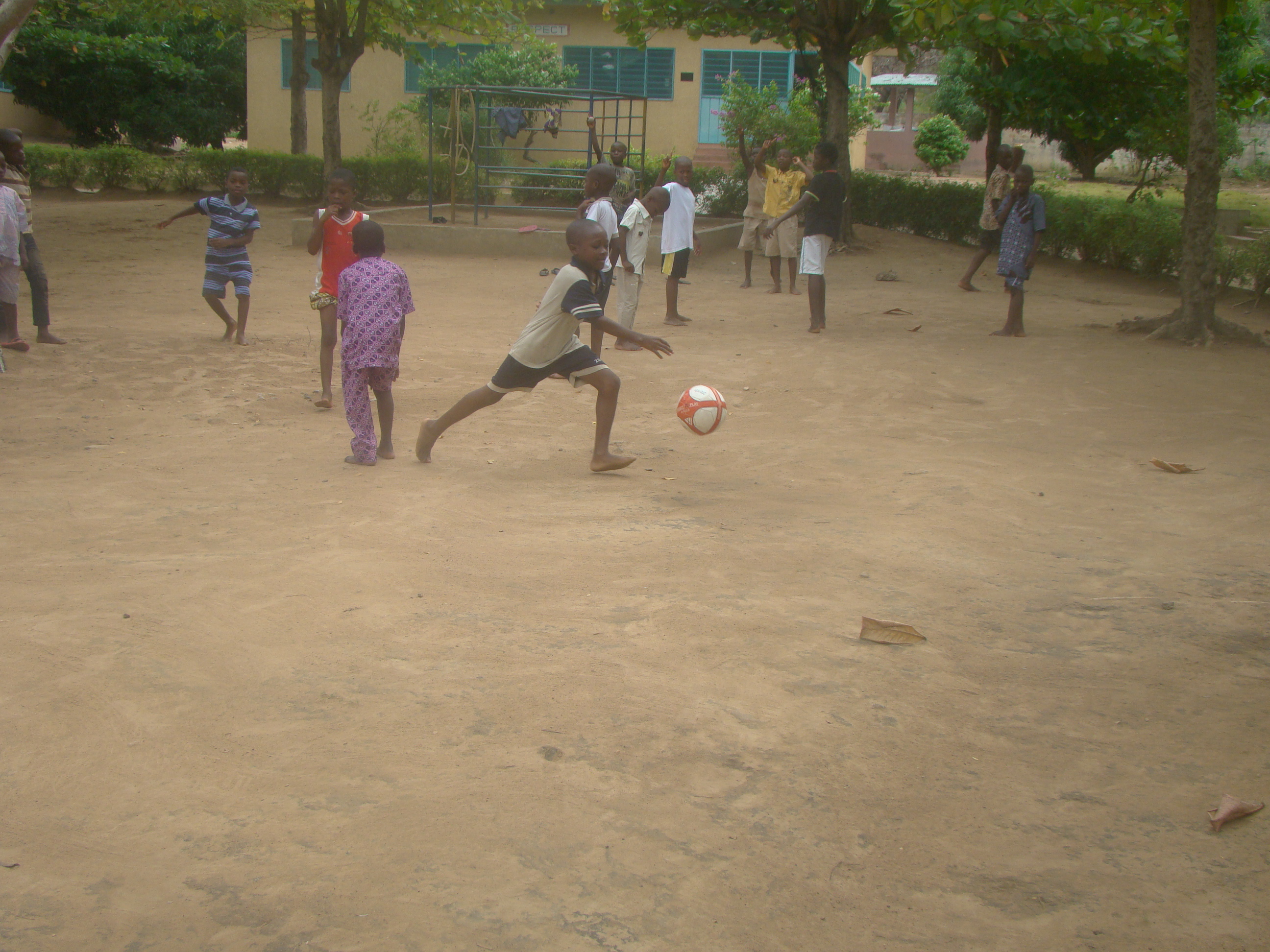 Cooking for a large family, SOS Children's Village Dassa-Zoumé - photo: C. F. Ngo Biyack Cooking for a large family, SOS Children's Village Dassa-Zoumé - photo: C. F. Ngo Biyack