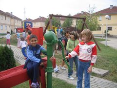 Children in the care of SOS Children's Villages grow up with their brothers and sisters in stable family homes (photo: SOS archives).