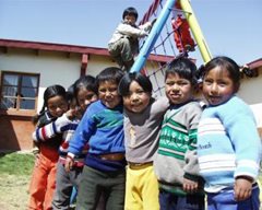 In safe hands at the day-care centre (photo: F. Espinoza)