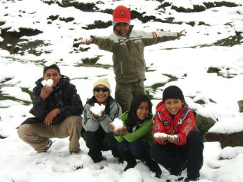 SOS siblings on a trip up the mountain (photo: F. Espinoza)
