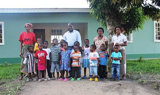 The first children in SOS Children's Village Beira (photo: SOS archives)