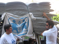 SOS social workers and volunteers are distributing mattresses - Photo: SOS Archives