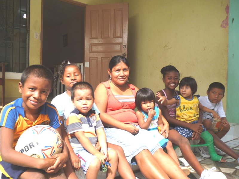 An SOS family from ColÃ³n (photo: I. Molinar)