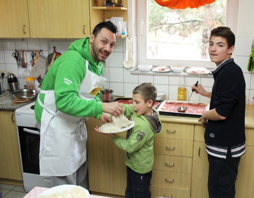 A glimpse into family life: Children in our care cooking together (photo: SOS archives)