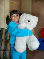 Girl with her favourite teddy (photo: F. Espinoza)
