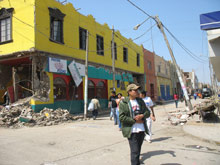One of the streets of Pisco after the quake - Photo: SOS Archives