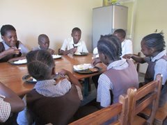 An SOS family having lunch after school (photo: SOS archives).