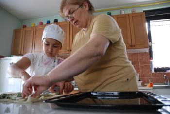 Mother and child cooking together (photo: K. Ilievska) Mother and child cooking together (photo: K. Ilievska)